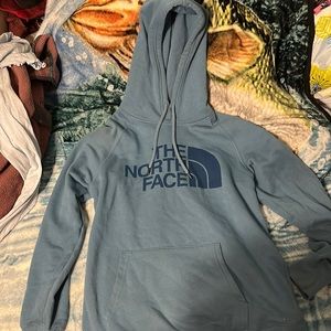 New washed but never worn! North face hoodie